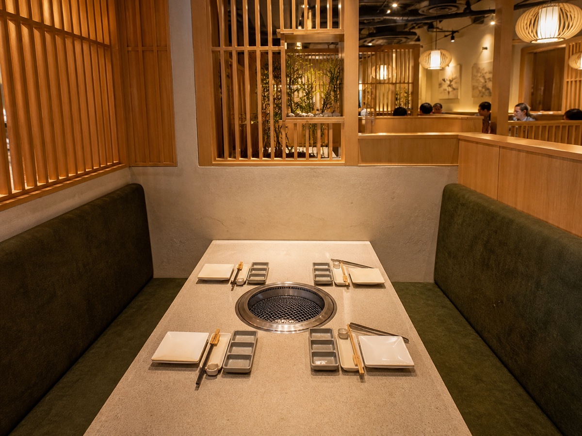 家族や小さな会食に使える木の半個室